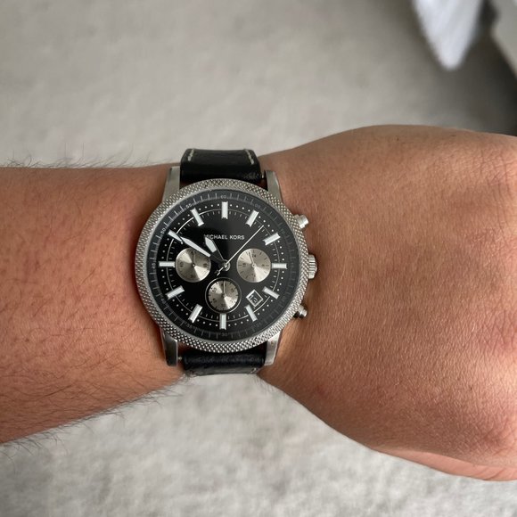 Michael kors black dial with leather strap - Picture 4 of 4